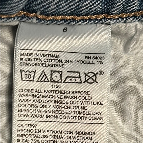 Old Navy High Rise Blue Jeans with Distressed Style - Picture 11 of 11